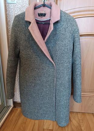 Зимнее пальто серого цвета