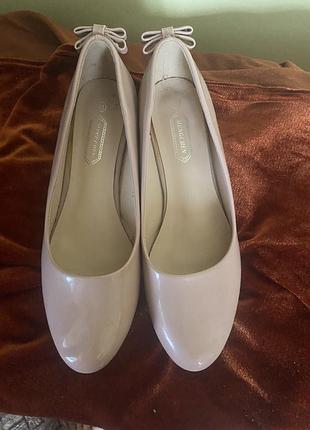 Шикарні жіночі туфлі ,взувалися 1 раз для фотосесії.