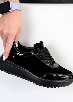 Шкіряні кросівки