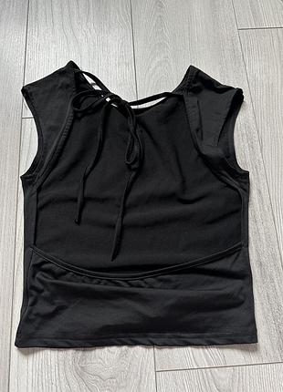 Топ з відкритою спиною на завʼязках чорний базовий