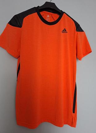 Мужская яркая футболка