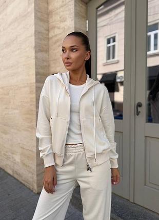 Костюм жіночий