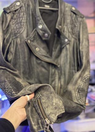 Брендова кожаная куртка asos p44 в трендовом цвет,кожа оленя,очень мягкая очень и легкая ,хорошая фурнитура ,замери на фото