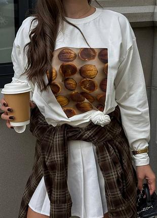 Женский стильный лонгслив оверсайз принт орехи