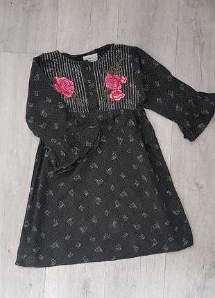 Платье с вышивкой bershka