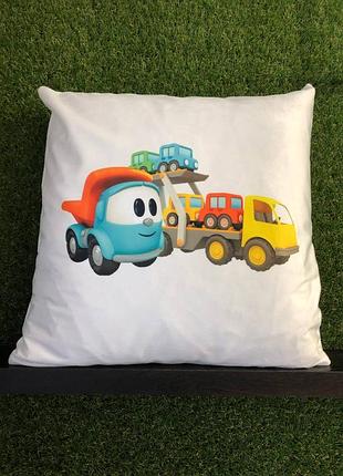 Подушка с принтом плюшевая грузовочка стальная, белая 45х45 (208)