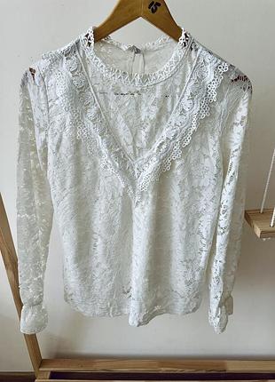Кремова гіпюрова блуза розміру m