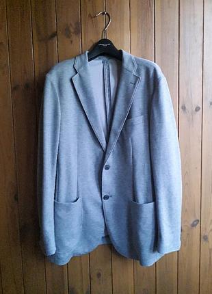 Сірий трикотажний чоловічій піджак uni qlo розмір xl