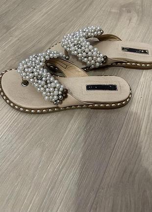 Кожные шлепанцы 36