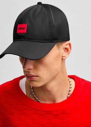 Бейсболка черная нашивка лого boss