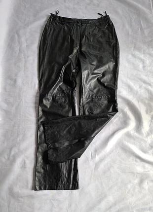 Стильные брюки из экокожи