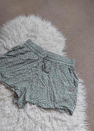 Жіночі шорти