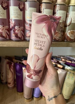 Лосьйон для тіла вікторія сікрет victoria’s secret velvet petals brûlée