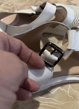 Босоніжки жіночі