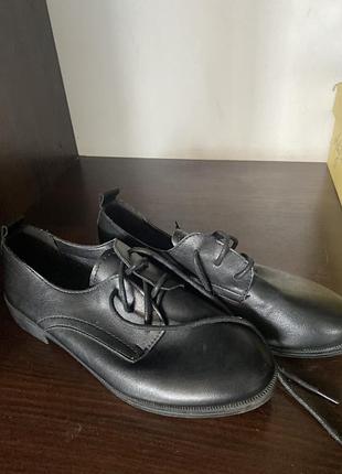 Туфлі шкіряні нові