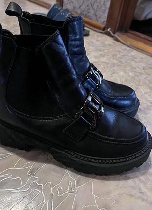 Ботинки жіночі
