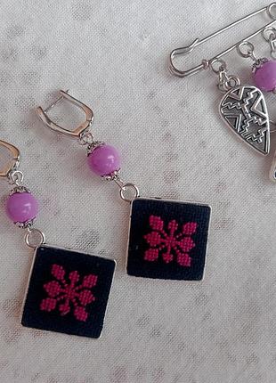 Комплект украшений с вышивкой