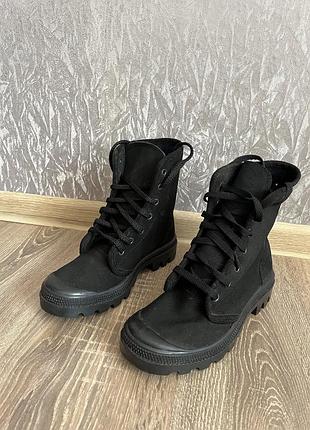 Жіночі черевики на шнурівці,дуже стильні виглядають 37розмір