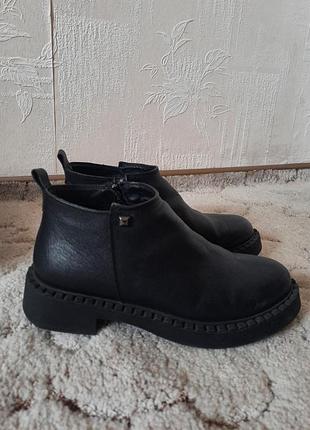 Осінні жіночі черевики з еко-шкіри