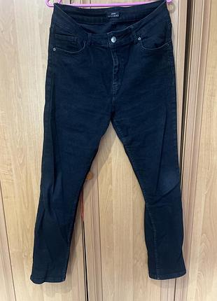 Чорні джинси