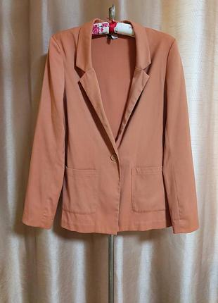 Жіночий жакет-блейзер