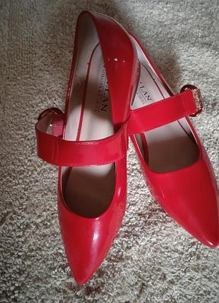 Червоні туфельки на 38-38,5 розмір