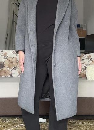 Осіннє пальто сірого кольору
