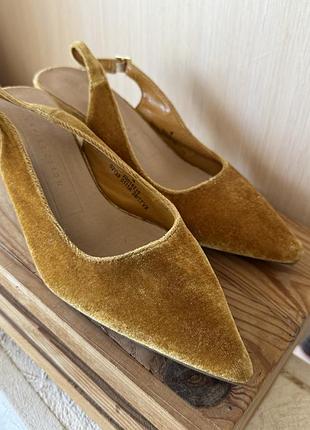 Стильні оксамитові туфлі