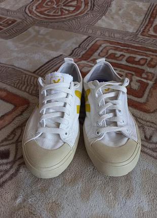 Жіночі кеди. "veja " .