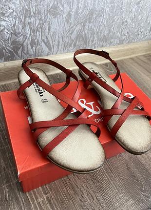 Жіночі босоніжки яскравого дизайну, бренду nila&nila, довжина устілки 23см(36 розмір)натуральна шкіра,зроблені в італії