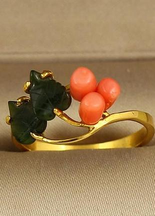 Кільце no name бутони троянд корал з листочками нефрит золотисте