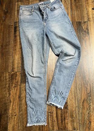 Джинси блакитні