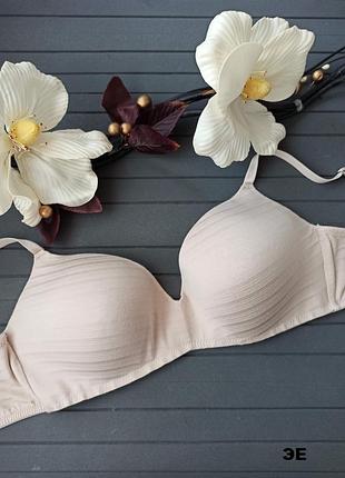 Класний трикотажний бюстгальтер із формованими чашечками, без кісточок. 80d