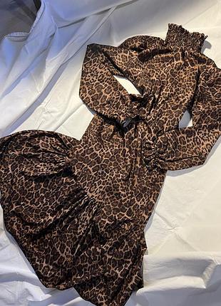Леопардова сукня-міді по фігурі з довгим рукавом