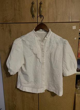 Вінтажна біла сорочка блуза блузка вкорочена з рукавами буфами з вишивкою