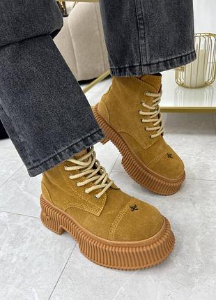 Жіночі трендові черевики smfk руді замшеві на шнурівці.