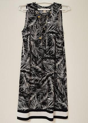 Трикотажное платье с цветочным принтом и шнуровкой