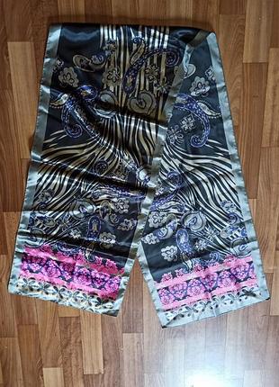 Атласный шарф с красивым принтом