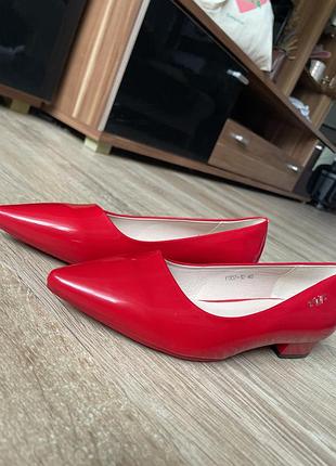 Продам туфлі