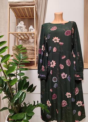 Красивое зеленое цветочное платье!