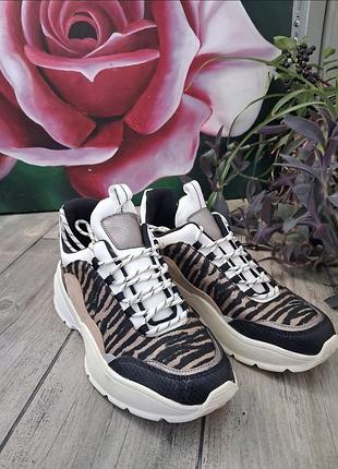 Кроссовки h&amp;m с анималистическим принтом