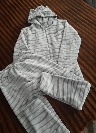 Теплый костюм с ушками.