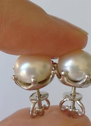 Срібні родовані сережки цвяшки  (гвоздики) закрутки.
із перлинами.