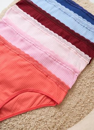Набір жіночих трусиків з 7 шт. в рубчик