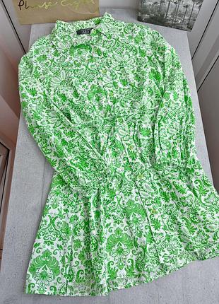 Платье белое салатовое мини принт