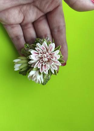 Заколка миниатюрные нежно розовые хризантемы