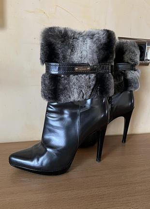 Жіночі сапожки на каблуку