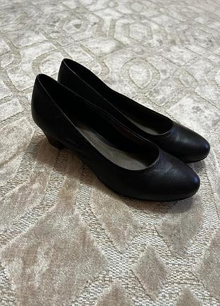 Шкіряні туфлі tamaris 39