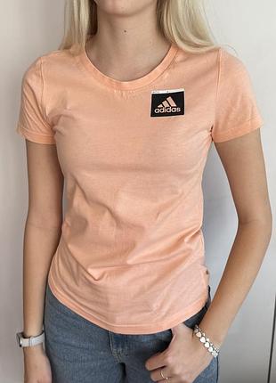 Футболка жіноча adidas