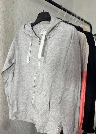 Светр унісекс. сірий. без дефектів.